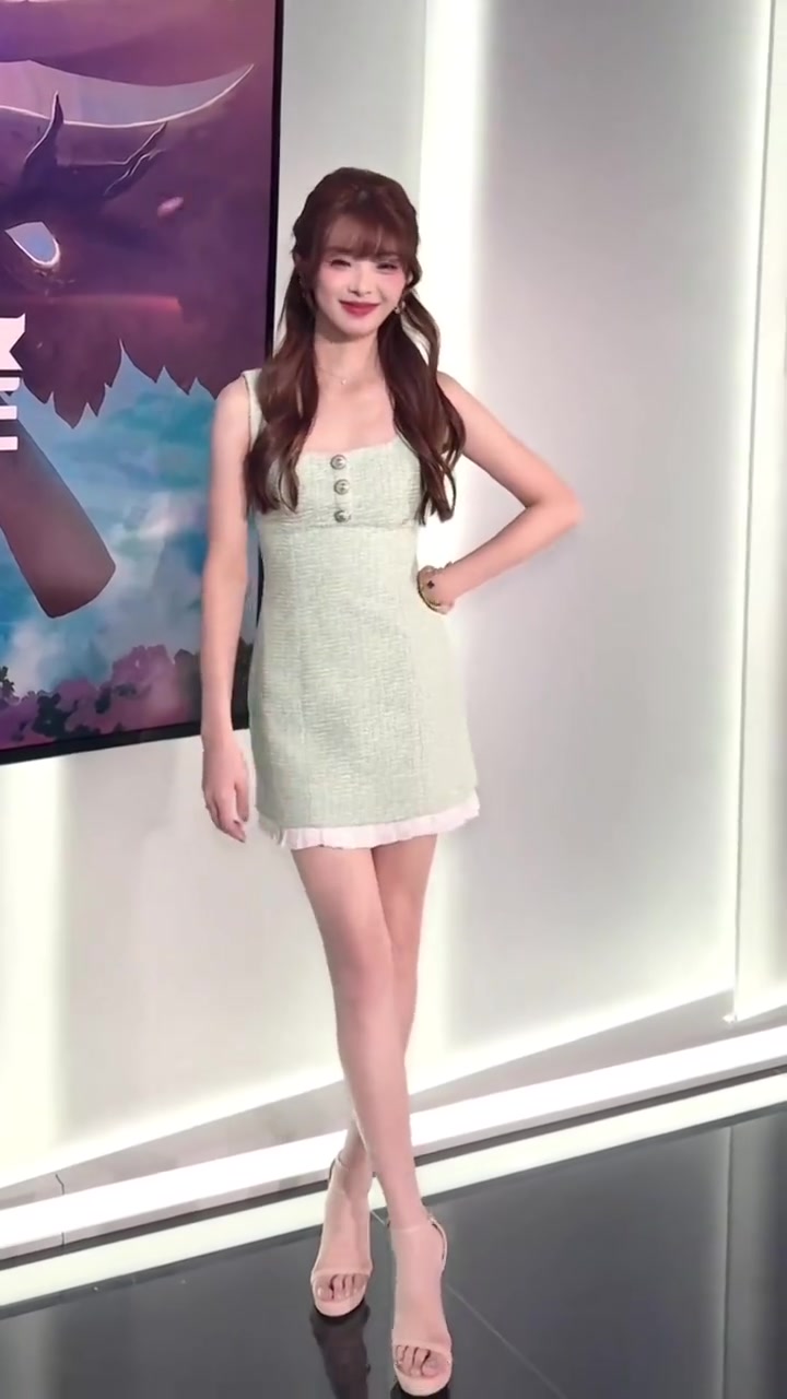 这腿真的顶👍泱泱分享LPL工作视频：“我的第二赛段收工啦~”